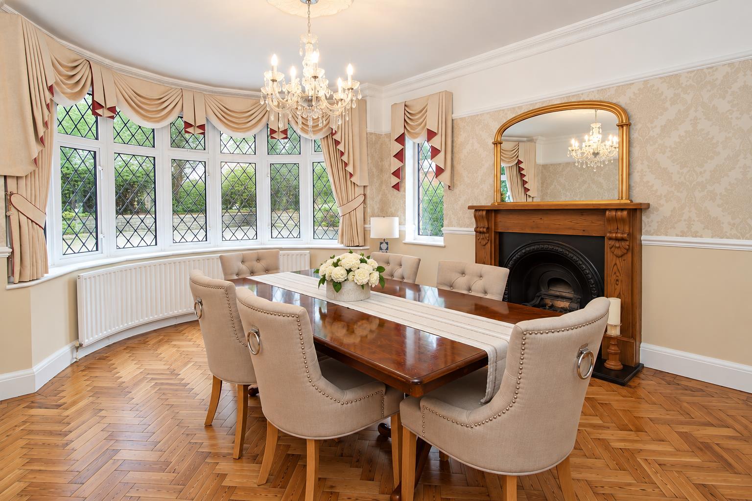 5 bed property in Buckingham Way, Wallington